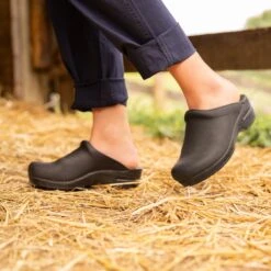 Dansko Sonja Black Oiled -Dansko HeritagePDPSonjaBlackOiled2 6e1c1bab 60f6 422a 8fd4 545a14b459d0