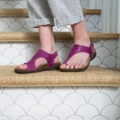 Dansko Reece Magenta Waxy Burnished 11 Dansko Reece Magenta Waxy Burnished -Dansko S23 ImgPDP ReeceMagenta