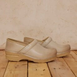 Dansko Professional Sand Milled Burnished 14 Dansko Professional Sand Milled Burnished -Dansko S24 Professional Sand 0212 2400x2400 b020acc2 a3f6 49e1 bab8 b8c6deee560c